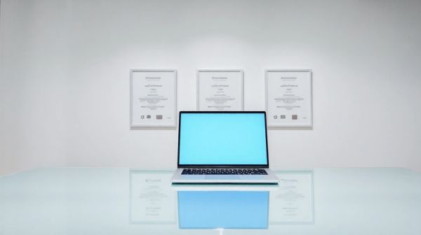Essential Documents for UAE Incorporation: A Founder's Guide