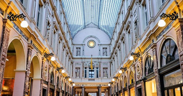 How to set up a UK-based online art gallery and comply with digital copyright laws?